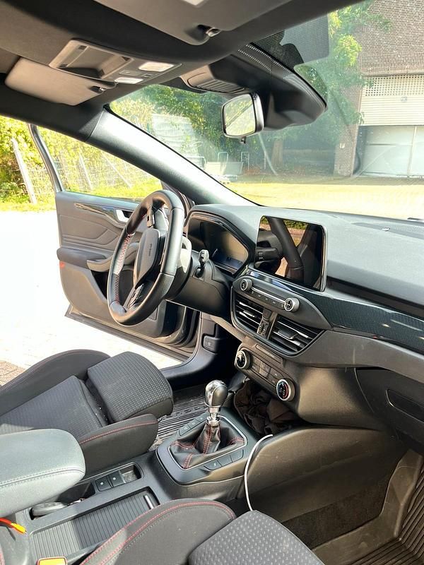 Gebraucht Ford Focus 150 PS (110 kW) 2019 Grau Kombi