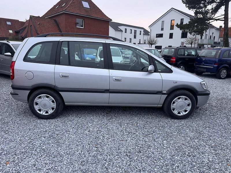 Gebraucht Opel Zafira 100 PS (73 kW) 2004 Silber Van / Kleinbus