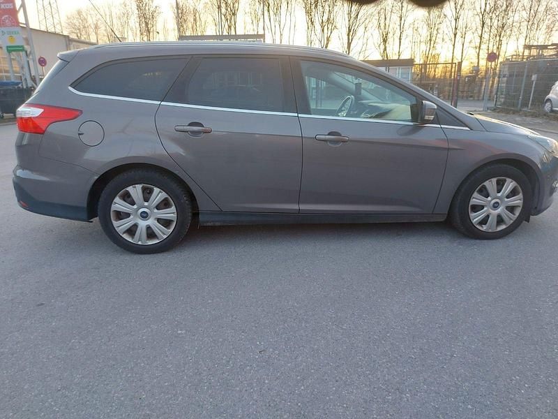 Gebraucht Ford Focus 125 PS (91 kW) 2013 Braun Kombi