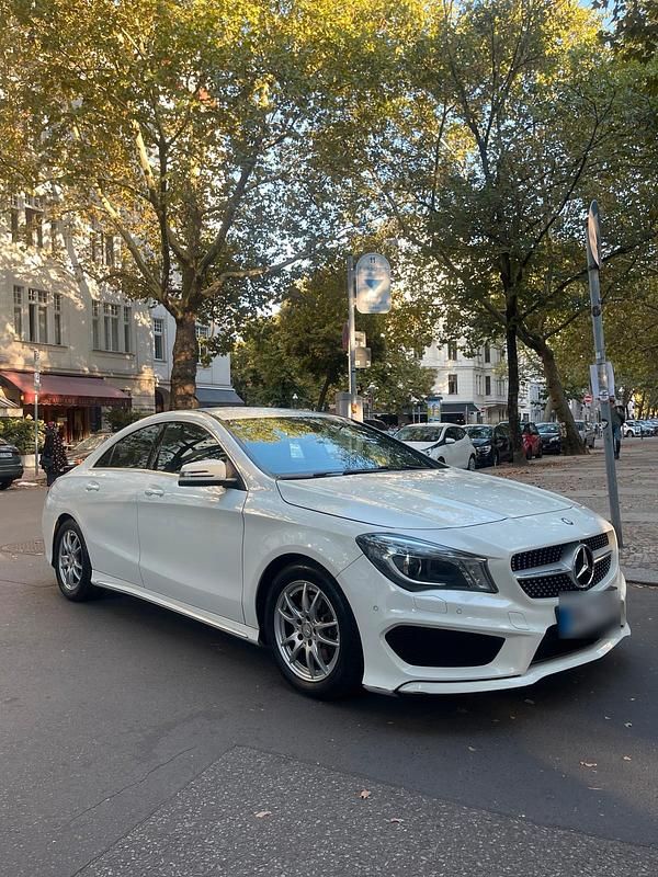 Gebraucht Mercedes CLA180 AMG line 122 PS (89 kW) 2015 Weiß Limousine