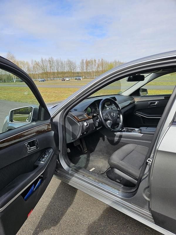 Gebraucht Mercedes E300 231 PS (169 kW) 2010 Grau Limousine