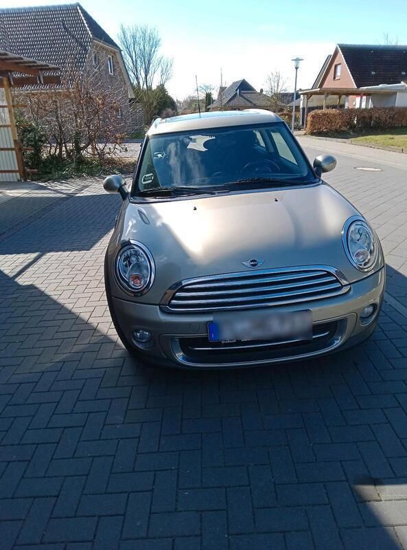 Grau Gebraucht 2011 Mini Cooper Clubman Kombi | 4.600 € (Fairer Preis) - Bild 1/4