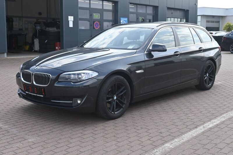 Grau Gebraucht 2012 BMW 520 Kombi | 10.490 € (Superpreis) - Bild 1/4