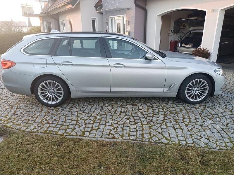 Gebraucht BMW 520 190 PS (139 kW) 2019 Silber Kombi