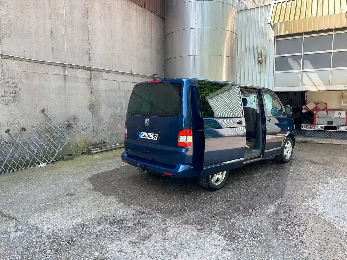 Occasion VW Caravelle 174 ch (127 kW) 2006 Bleue Van