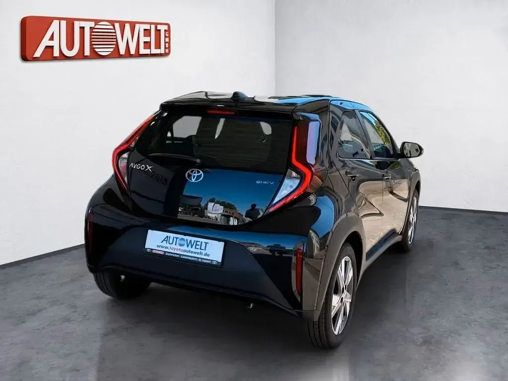 Neu Toyota Aygo X Active 116 PS (85 kW) 2026 Schwarz SUV