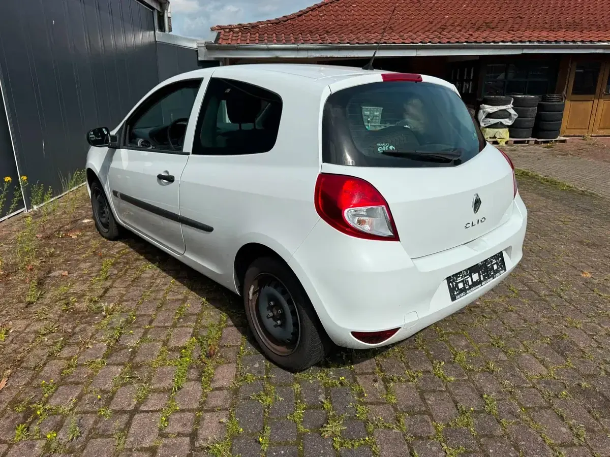 Gebraucht Renault Clio 75 PS (55 kW) 2009 Weiß Kleinwagen