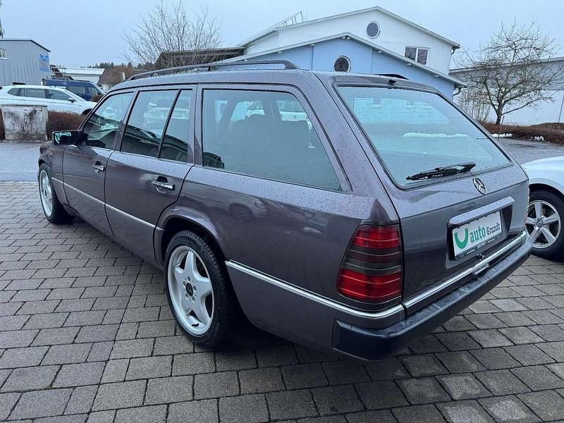 Gebraucht Mercedes E230 132 PS (97 kW) 1991 Grau Kombi