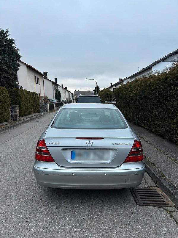 Gebraucht Mercedes E200 162 PS (119 kW) 2005 Silber Limousine