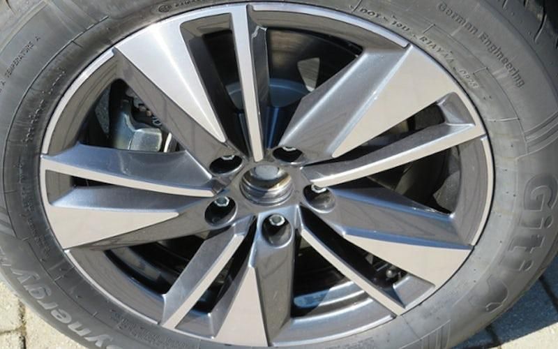 Neu Skoda Karoq Drive 150 PS (110 kW) 2025 Weiß (moonweiss perleffekt) SUV