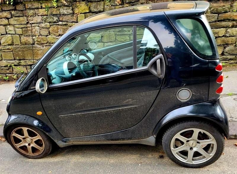 Schwarz Gebraucht 2006 Smart ForTwo Coupé Basis Kleinwagen | 2.200 € (Guter Preis) - Bild 1/3