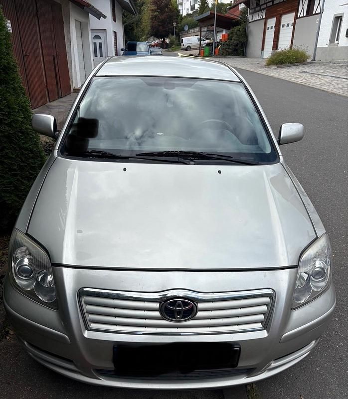 Grau Gebraucht 2006 Toyota Avensis T2 Limousine | 3.000 € (Guter Preis) - Bild 1/4