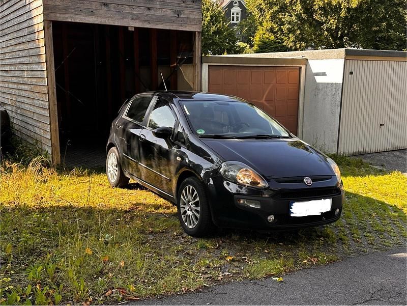 Schwarz Gebraucht 2010 Fiat Punto Evo Kleinwagen | 2.650 € (Guter Preis) - Bild 1/4