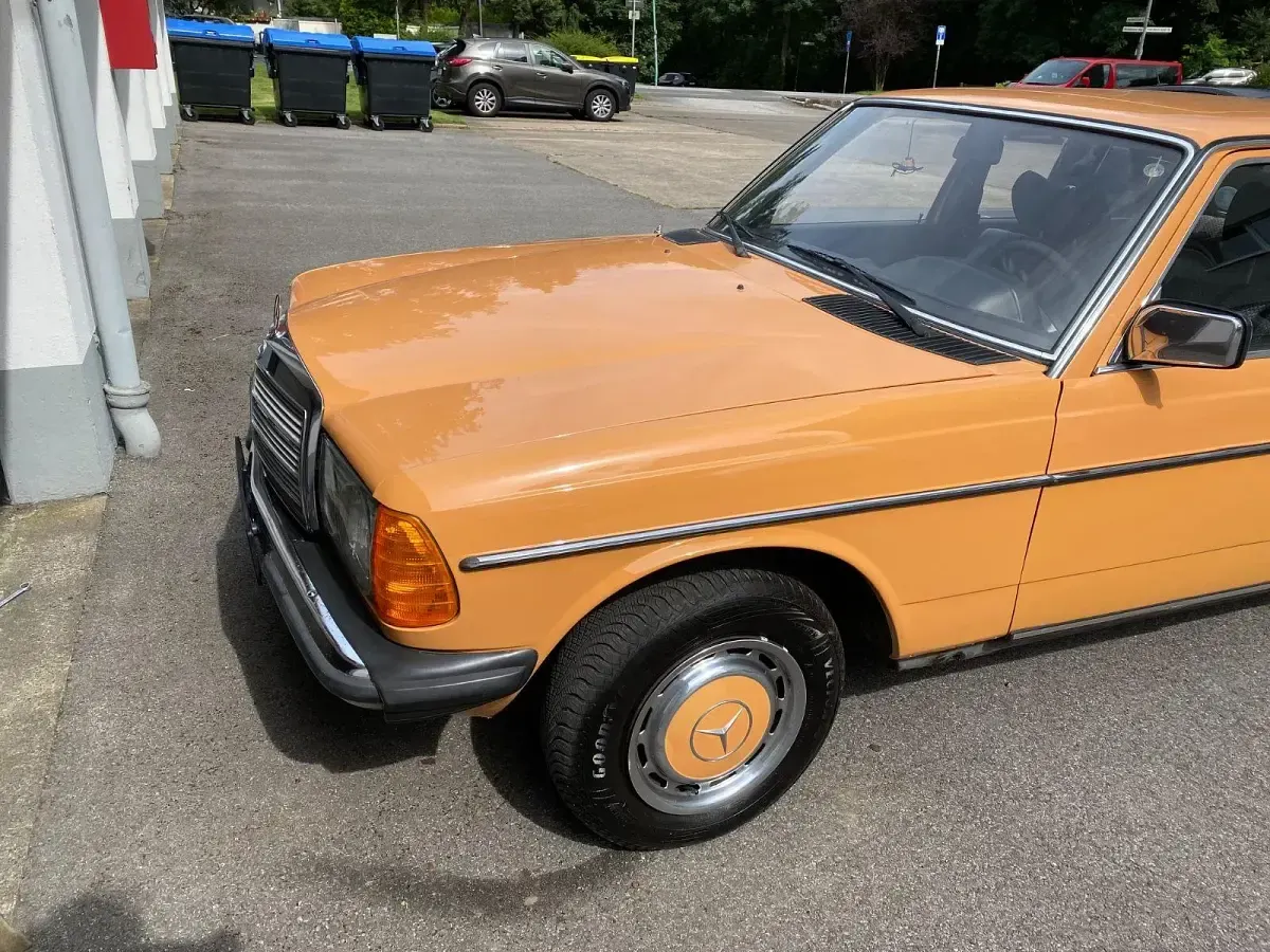 Gebraucht Mercedes 240 72 PS (52 kW) 1978 Orange Limousine