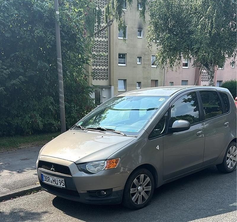 Grau Gebraucht 2010 Mitsubishi Colt Kleinwagen | 2.250 € (Fairer Preis) - Bild 1/3