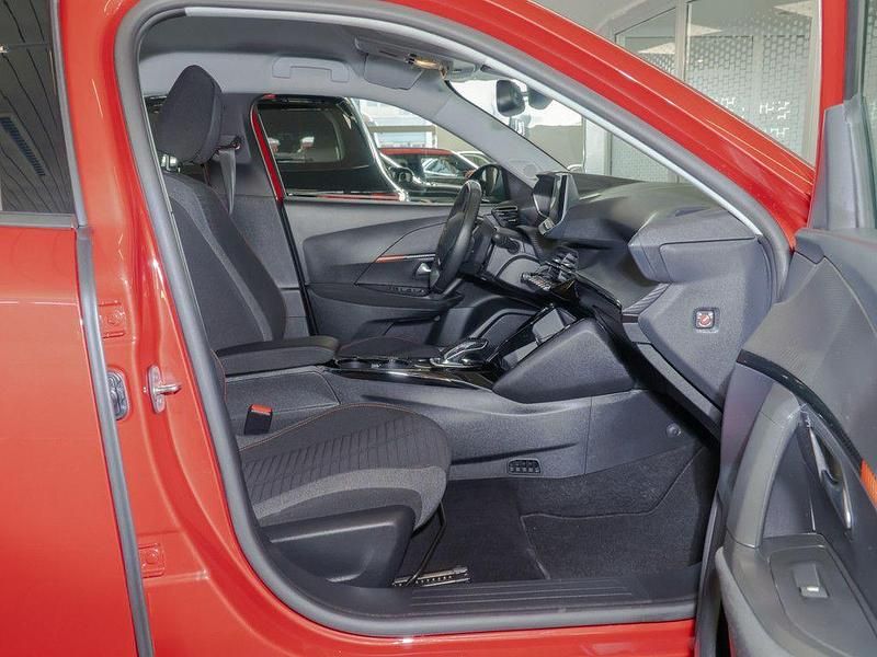 Gebraucht Peugeot e-2008 Active 100 kW (136 PS) 2022 Rot SUV