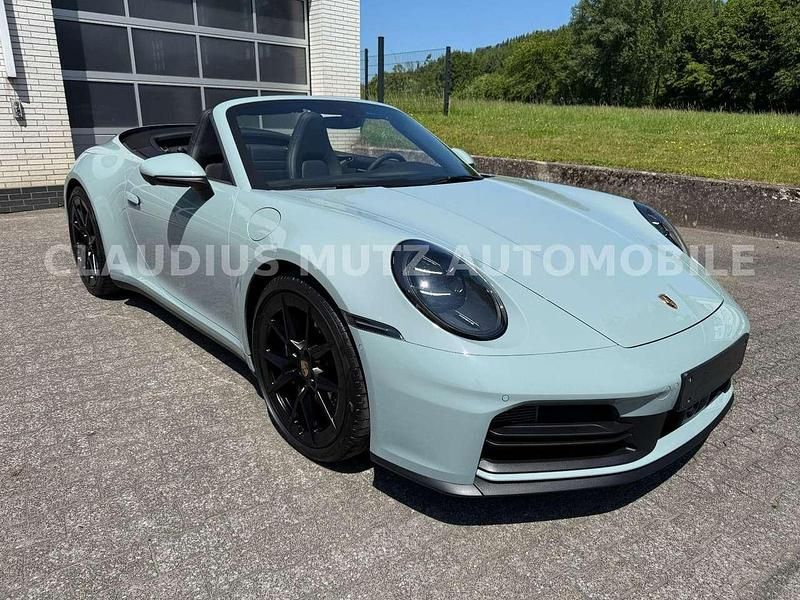 Gebraucht Porsche 992 394 PS (289 kW) 2025 Shadegreen metallic Cabrio