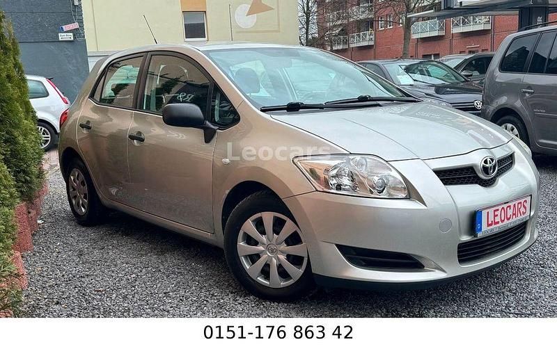 Gebraucht Toyota Auris 101 PS (74 kW) 2009 Silber Kleinwagen