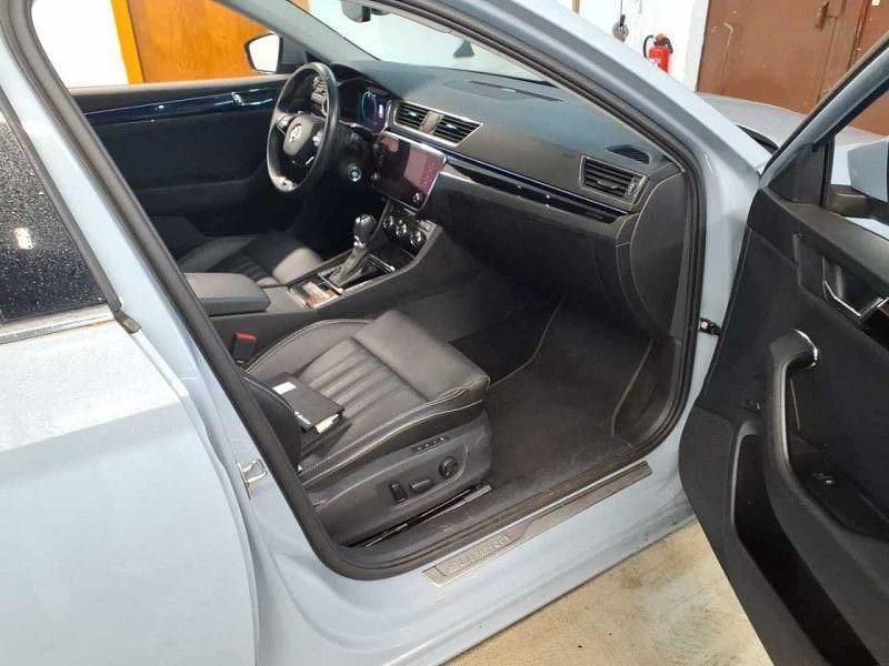 Gebraucht Skoda Superb Ambiente 218 PS (160 kW) 2021 Blau Kombi
