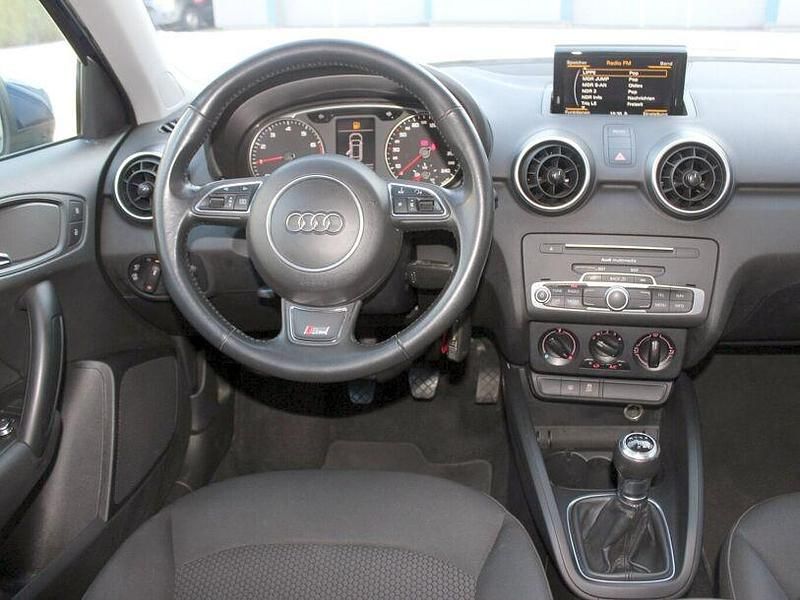 Gebraucht Audi A1 Basis 95 PS (69 kW) 2016 Blau (metallic) Limousine