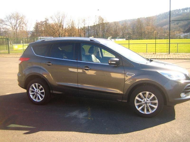 Gebraucht Ford Kuga Individual 179 PS (131 kW) 2016 Grau SUV