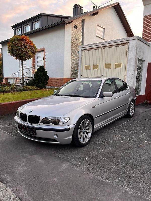 Silber Gebraucht 2003 BMW 320 Limousine | 2.700 € (Guter Preis) - Bild 1/4