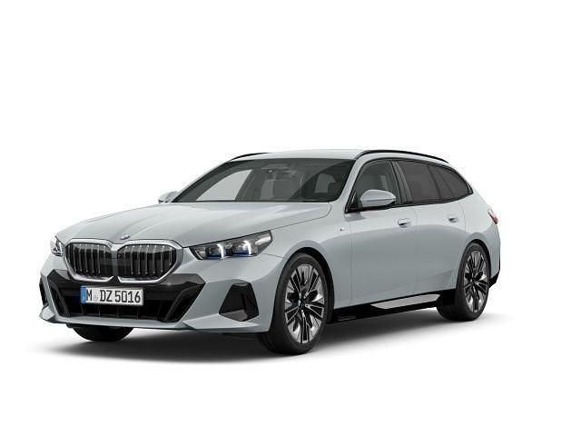 M brooklyn grau metallic Gebraucht 2024 BMW 540 M Sport Kombi | 68.930 € - Bild 1/4