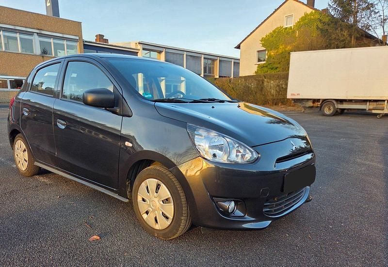 Grau Gebraucht 2014 Mitsubishi Space Star Limousine | 4.890 € (Fairer Preis) - Bild 1/4