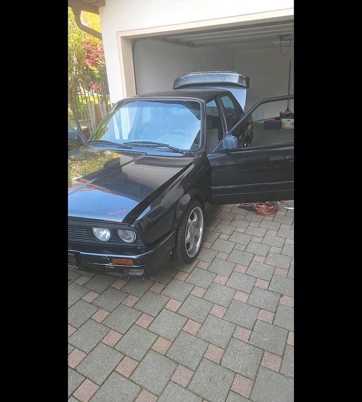 Gebraucht BMW 325 170 PS (125 kW) 1988 Schwarz Limousine
