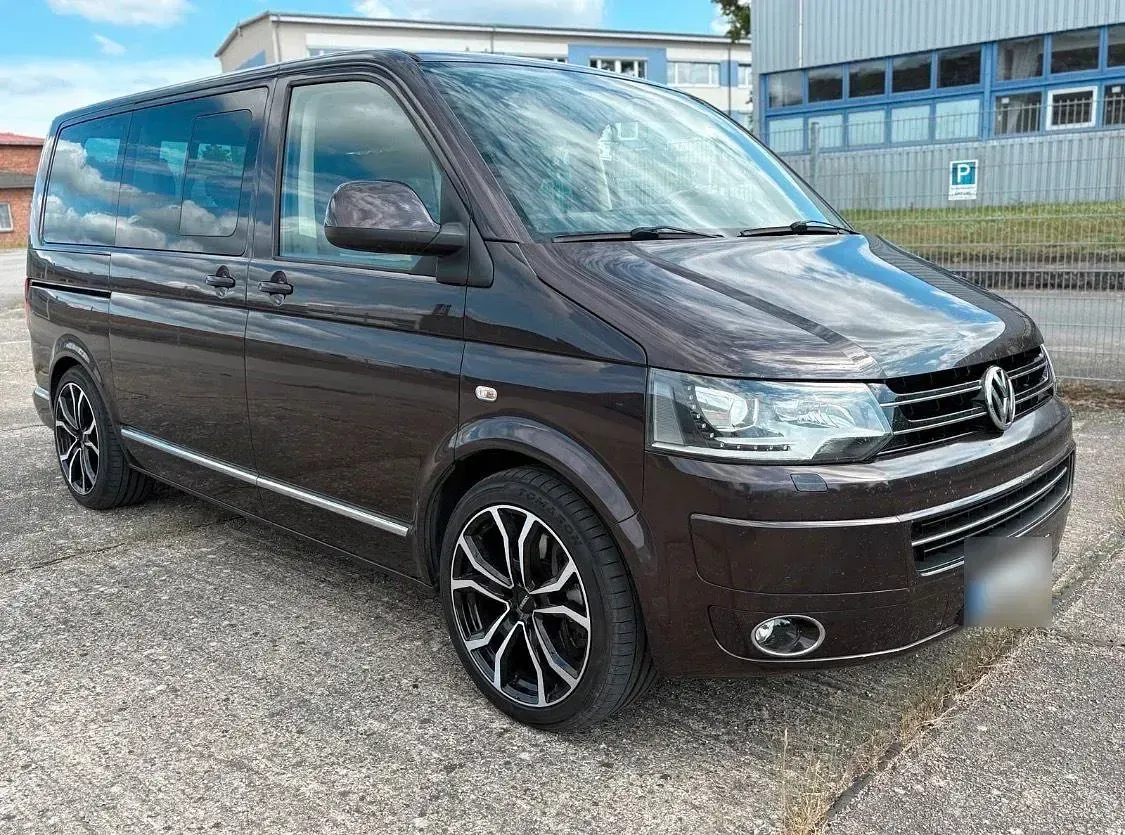 Gebraucht VW Multivan Highline 180 PS (132 kW) 2012 Braun Van / Kleinbus