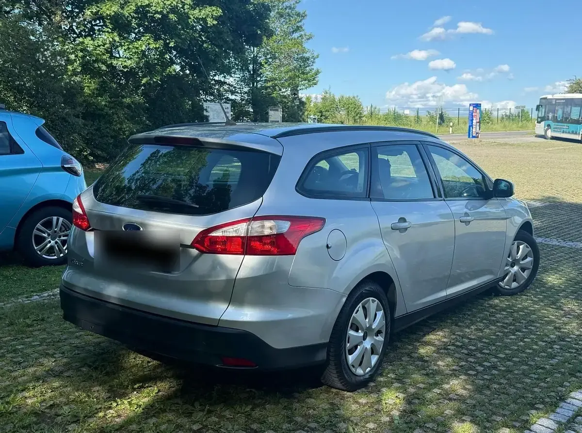 Gebraucht Ford Focus 115 PS (84 kW) 2014 Grau Limousine