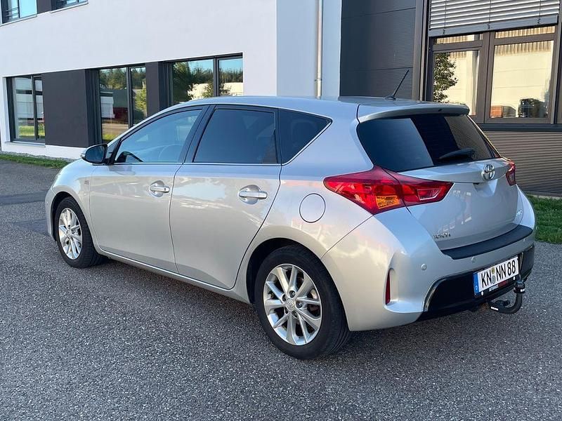 Gebraucht Toyota Auris Comfort 124 PS (91 kW) 2014 Silber Limousine