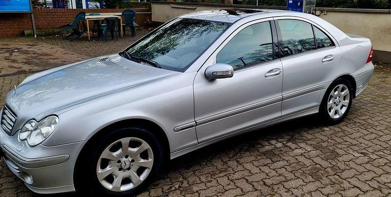 Silber Gebraucht 2004 Mercedes 200 Limousine | 6.450 € (Fairer Preis) - Bild 1/4