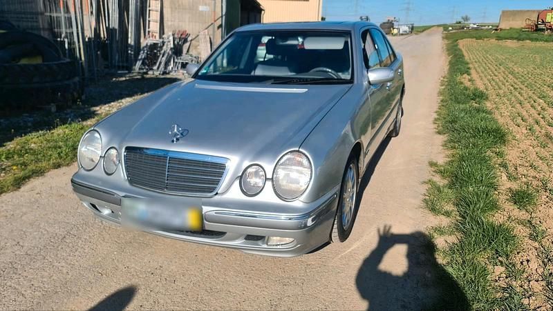 Gebraucht Mercedes E270 Elegance 190 PS (139 kW) 2001 Silber Limousine