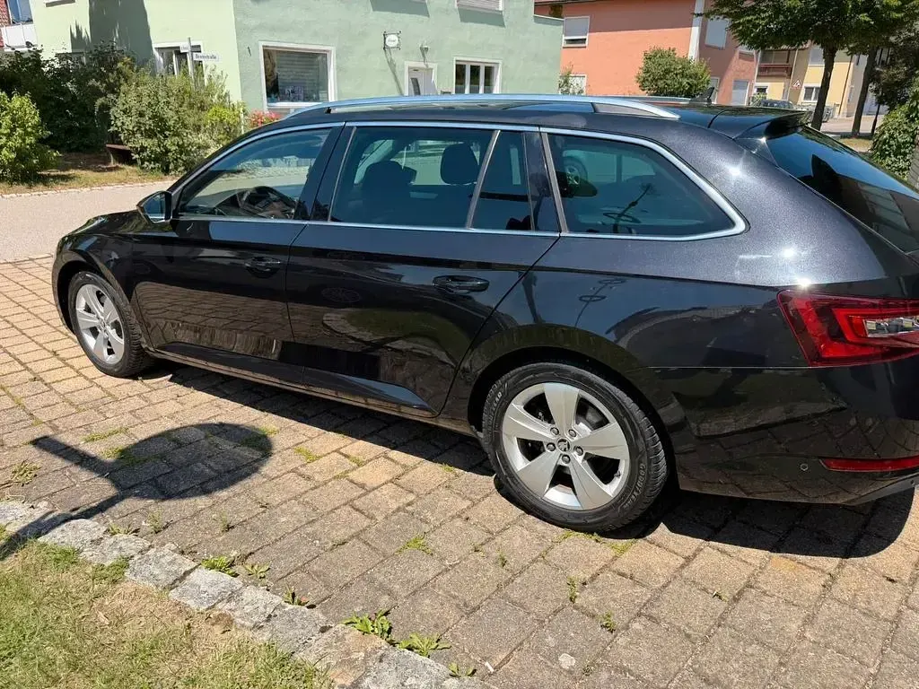 Gebraucht Skoda Superb Style 150 PS (110 kW) 2019 Schwarz Kombi