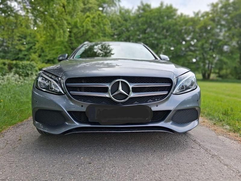 Grau Gebraucht 2016 Mercedes C180 Kombi | 14.900 € (Fairer Preis) - Bild 1/4