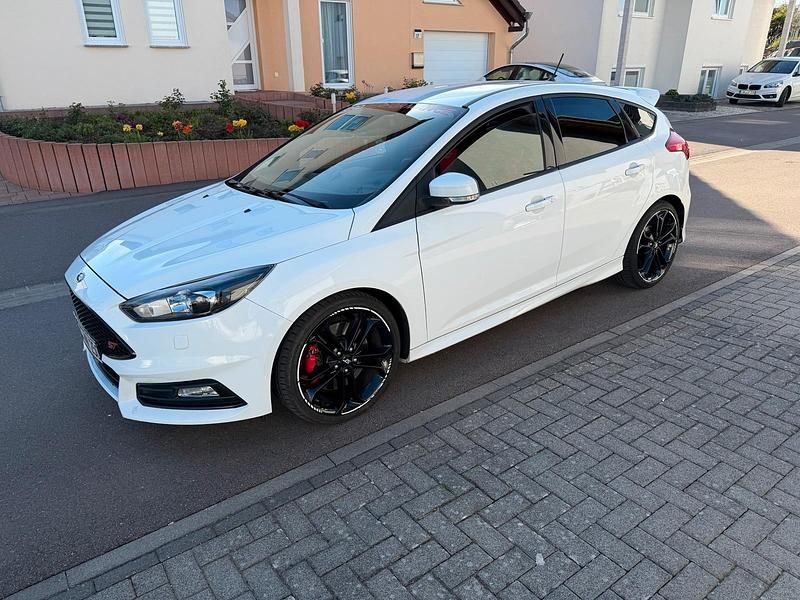 Usata Ford Focus ST 250 CV (183 kW) 2017 Bianco Berlina