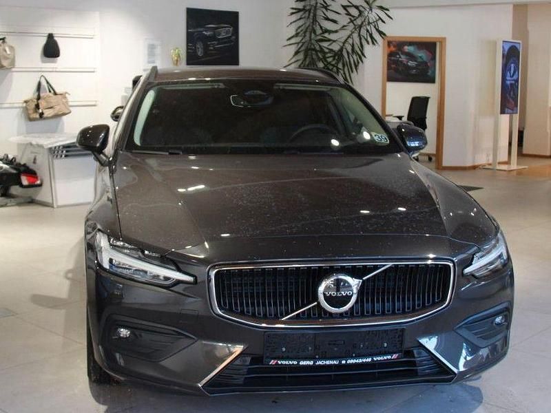 Gebraucht Volvo V60 Core 197 PS (144 kW) 2022 Grau Kombi