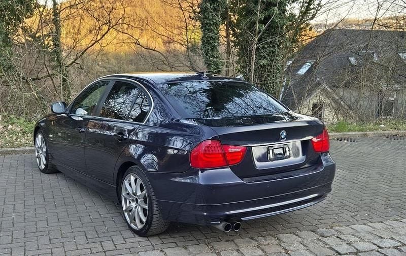 Gebraucht BMW 325 218 PS (160 kW) 2009 Blau Limousine