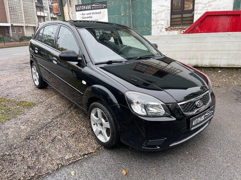 Schwarz Gebraucht 2011 Kia Rio Vision Limousine | 4.450 € (Fairer Preis) - Bild 1/4