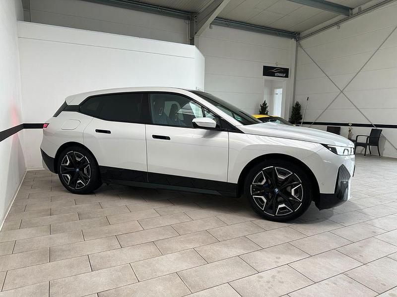 Gebraucht BMW iX Performance 239 kW (326 PS) 2022 Mineralweiß SUV