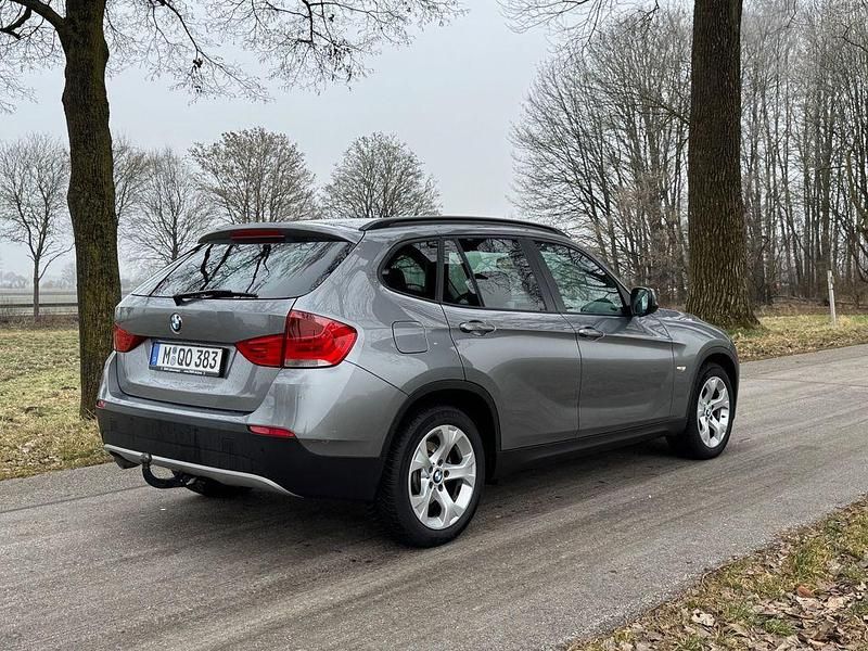 Grau Gebraucht 2011 BMW X1 SUV | 11.900 € (Fairer Preis) - Bild 1/4