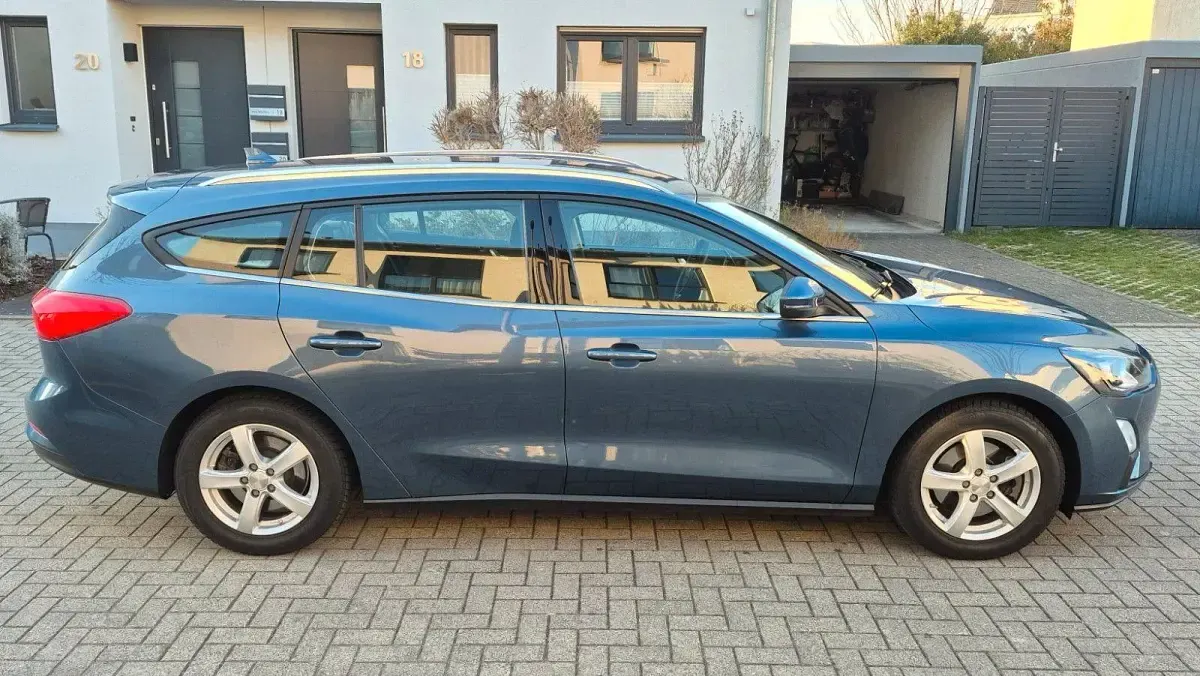 Gebraucht Ford Focus Titanium 125 PS (91 kW) 2019 Blau Kombi
