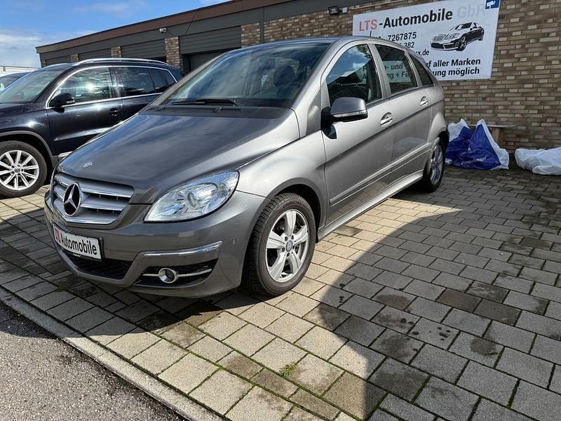 Grau Gebraucht 2010 Mercedes B180 Sport Edition Van / Kleinbus | 6.690 € (Fairer Preis) - Bild 1/4
