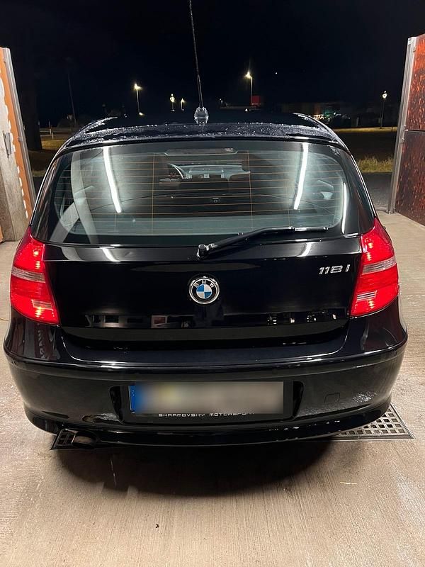 Gebraucht BMW 118 143 PS (105 kW) 2011 Schwarz Kleinwagen