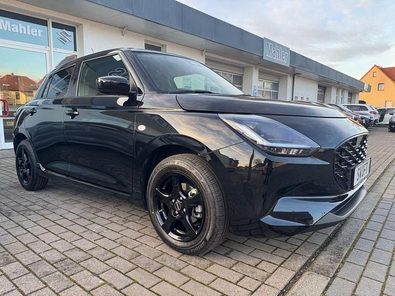 Schwarz Gebraucht 2024 Suzuki Swift Limousine | 17.899 € (Fairer Preis) - Bild 1/4