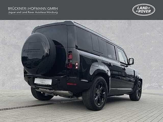 Gebraucht Land Rover Defender SE Dynamic 304 PS (223 kW) 2025 Santorini black