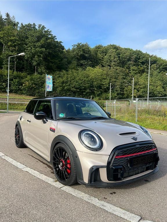 Grau Gebraucht 2021 Mini John Cooper Works Kleinwagen | 29.950 € (Fairer Preis) - Bild 1/4