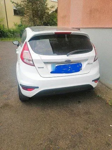 Gebraucht Ford Fiesta 101 PS (74 kW) 2016 Weiß Kleinwagen