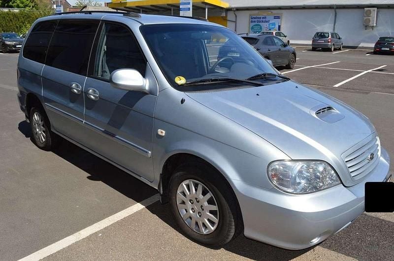 Gebraucht Kia Carnival LX 144 PS (105 kW) 2002 Silber Van / Kleinbus